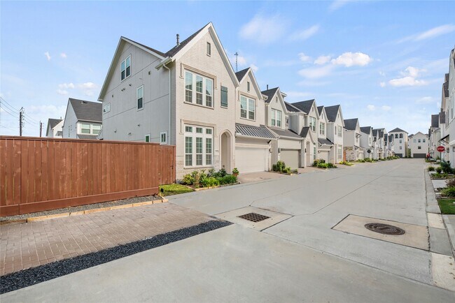 Building Photo - 3503 Kensington Gdns Ln