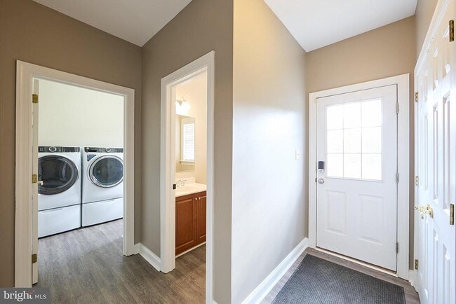 Building Photo - 1401 Hampstead Ct