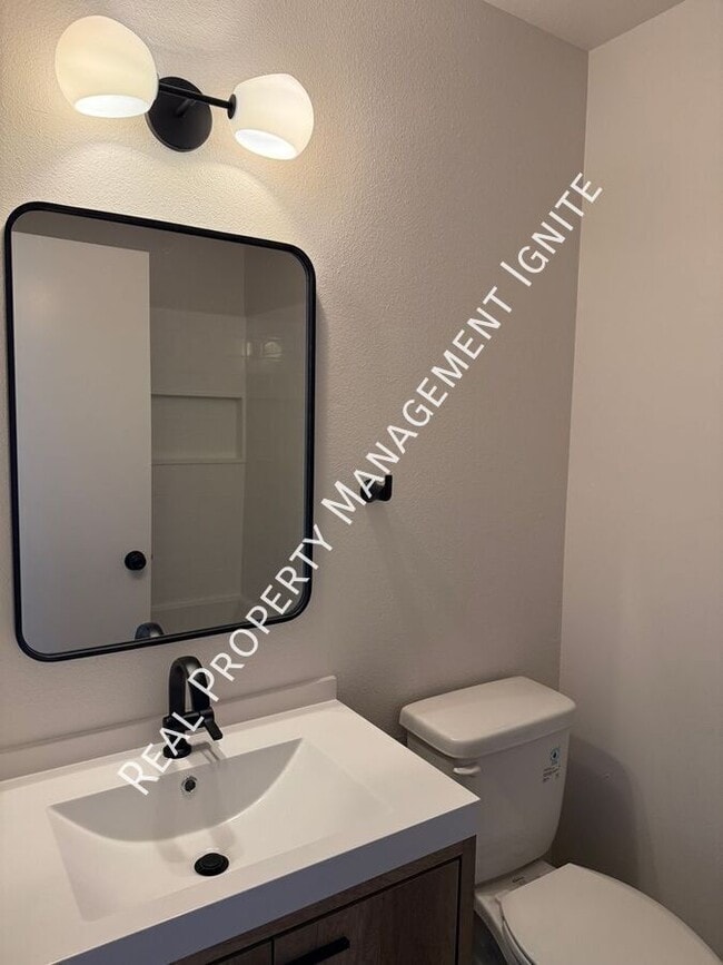 Building Photo - 1972 NE Sams Loop