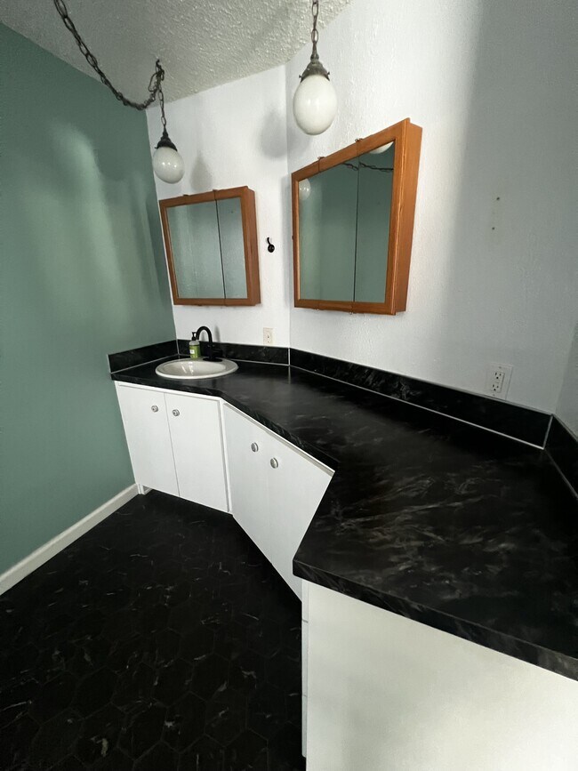 Building Photo - 146 Hawthorn Ln