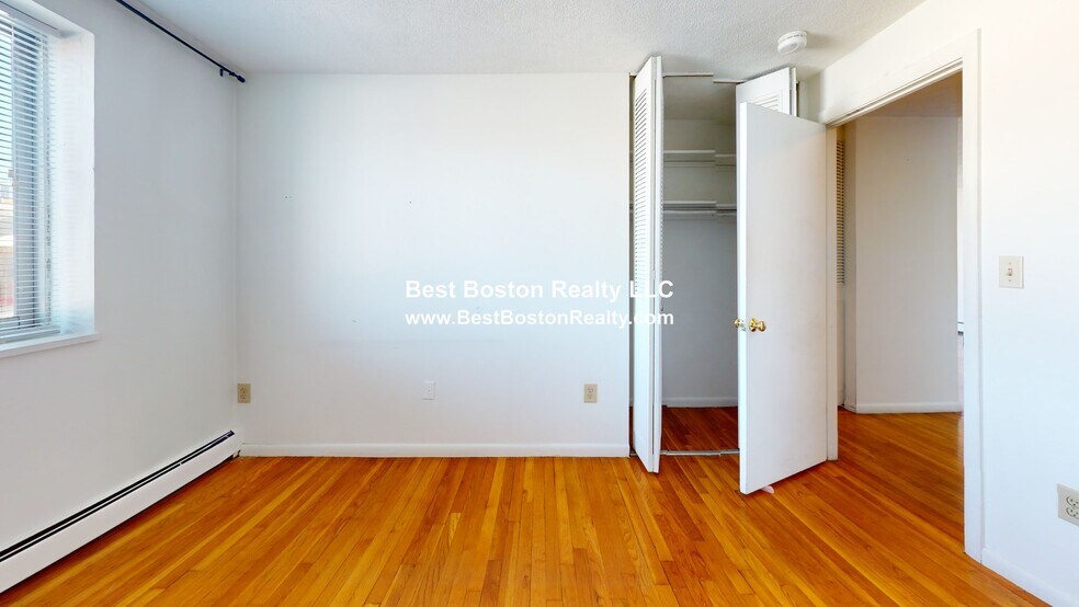 Building Photo - 435 Shirley St