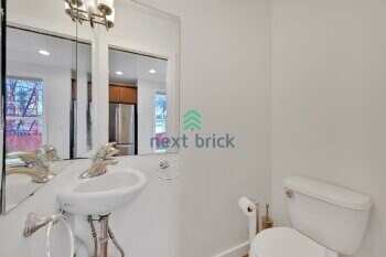 Building Photo - Move-In Ready 3-Bed, 3.5-Bath Home in Prime Location