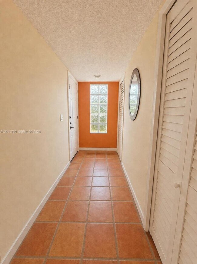 Building Photo - 286 Racquet Club Rd