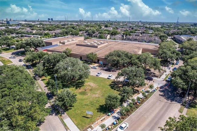 Building Photo - 9850 Pagewood Ln