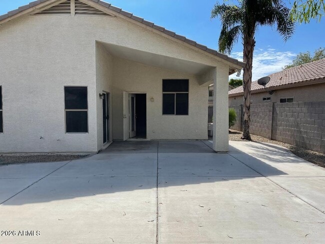 Building Photo - 4044 W Hackamore Dr