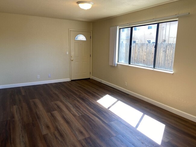 Building Photo - A 2 Bdrm, 1 Bath near the heart of Roseville!