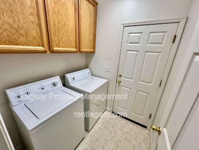 Building Photo - 1843 Dawnelle Way
