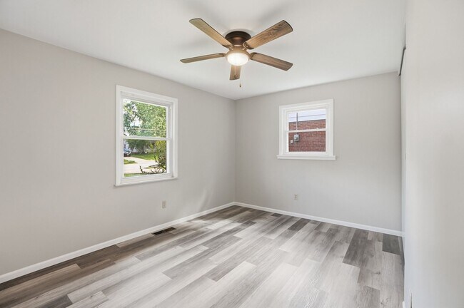 Building Photo - Three Bedroom Home with Great Outdoor Entertainment Space!