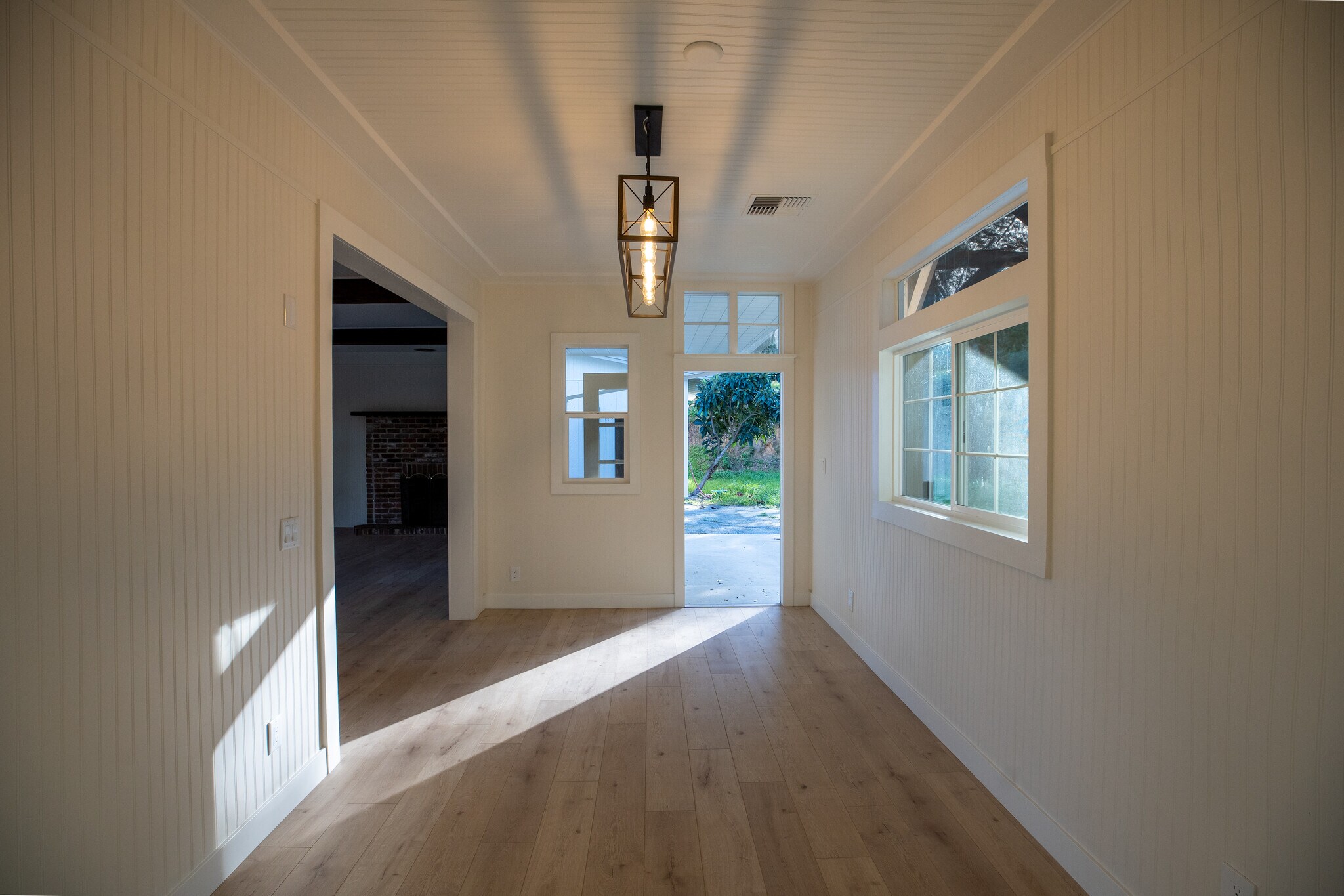 Building Photo - 384 Crazy Horse Canyon Rd