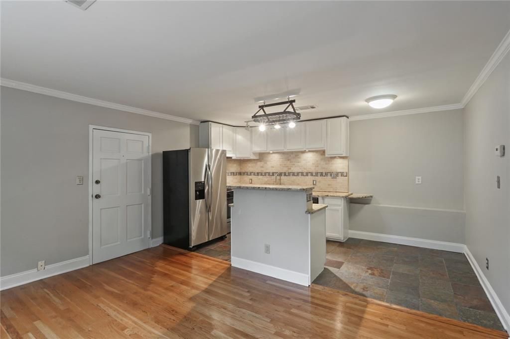 Building Photo - 880 Glendale Terrace NE
