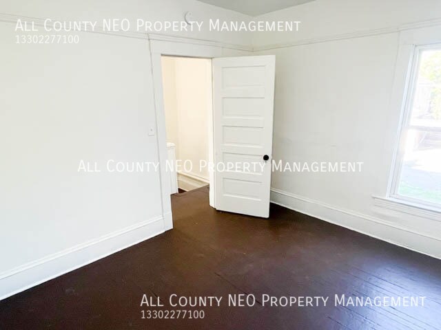 Building Photo - 3294 W 98th St