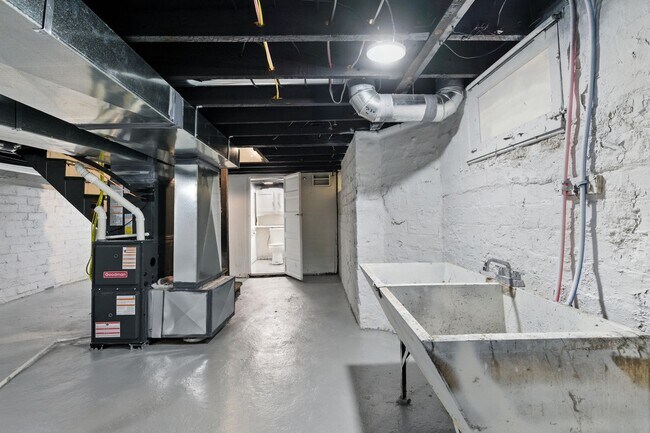 Building Photo - Fully renovated 3 bedroom home in Ambridge...