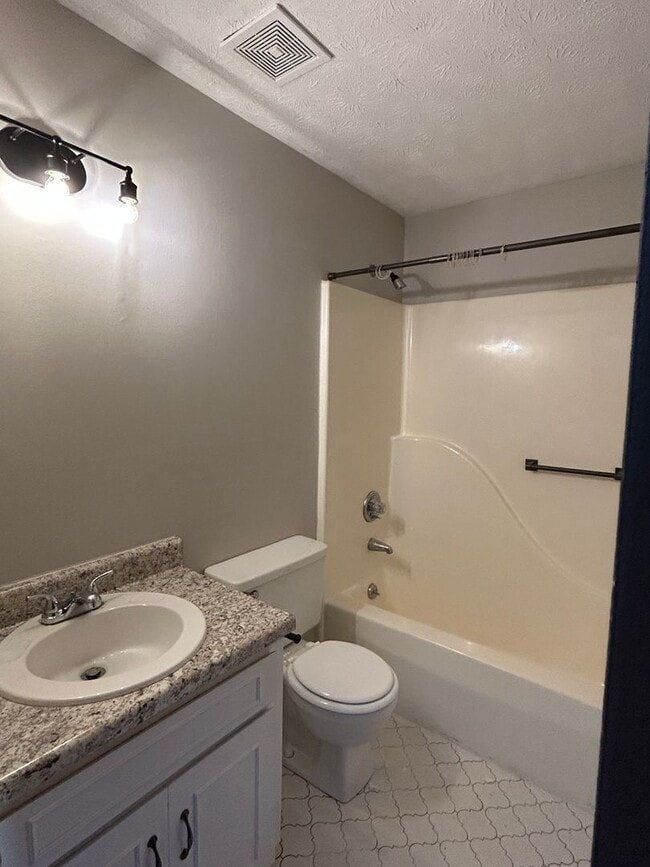 Building Photo - 504 Stoney Brook Dr SW