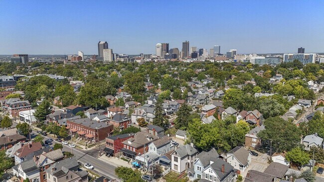 Building Photo - 422 E Whittier St