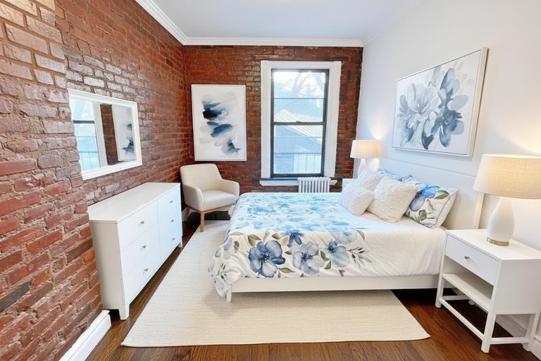 Building Photo - 410 E 13th St