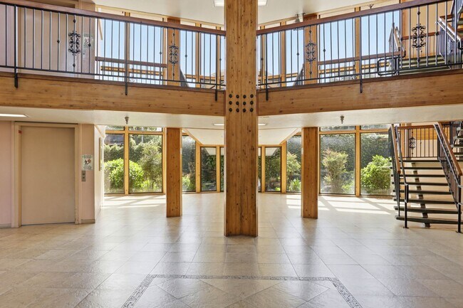 Building Photo - Gated Madonna Vista Community!