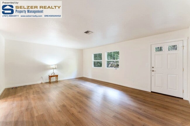 Building Photo - 25053 Robin Cir