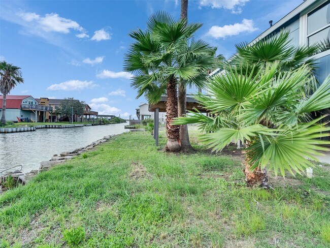 Building Photo - 7016 Delesandri Dr