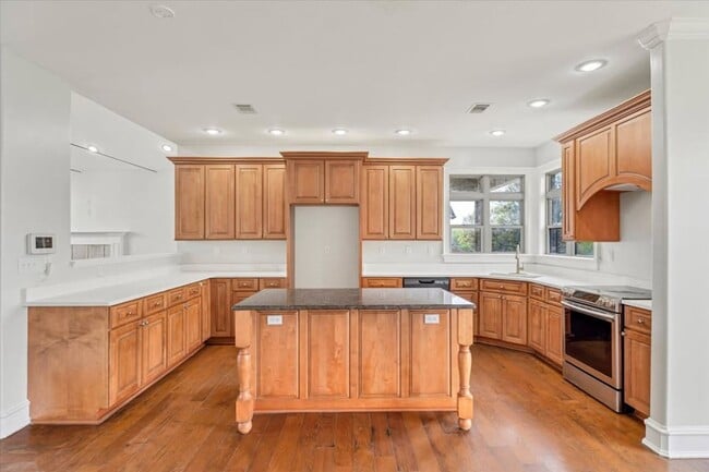 Building Photo - 4217 Lochmoor Cir