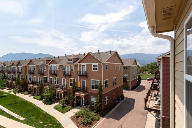 Building Photo - Downtown Living with Style & Views!