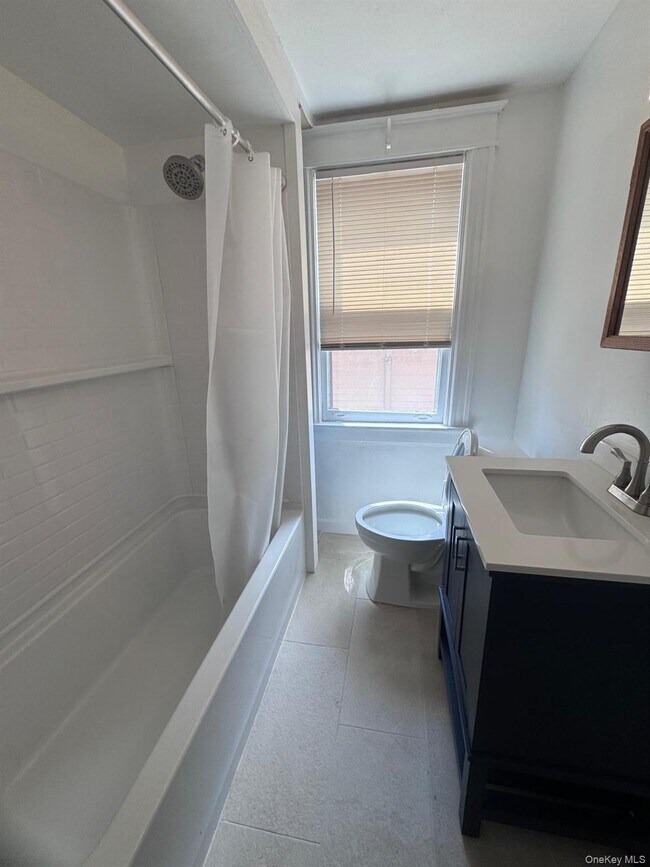 Building Photo - 106 South Ave