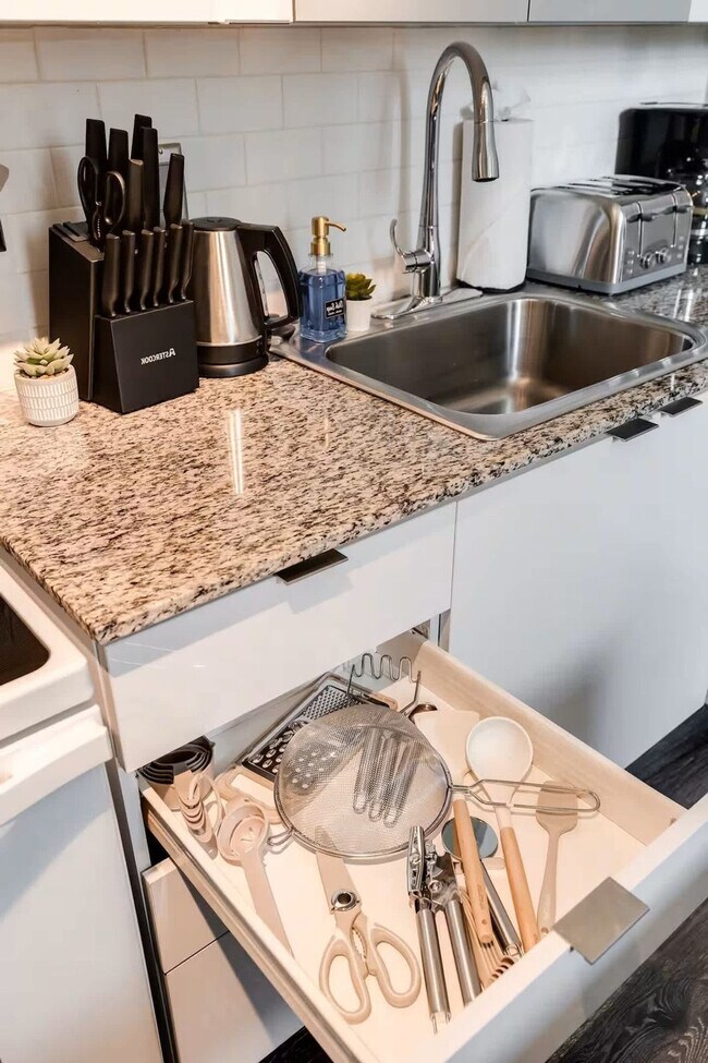 Building Photo - 309 Vine St