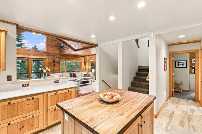 Building Photo - 3-Story, 5 bedroom, 3 bathroom in Harrison