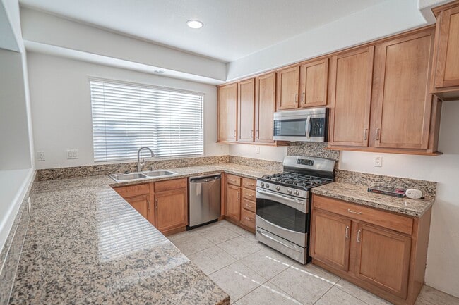 Building Photo - West Creek 3 Bedroom Townhome for Rent in ...