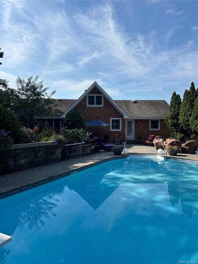 Building Photo - 2 W Hillover Rd