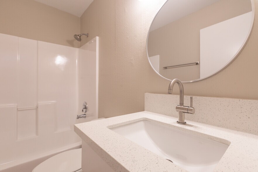 Building Photo - 2531 SE 27th Ave