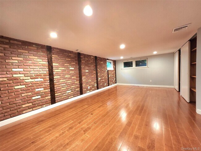 Building Photo - 38 Orange Dr
