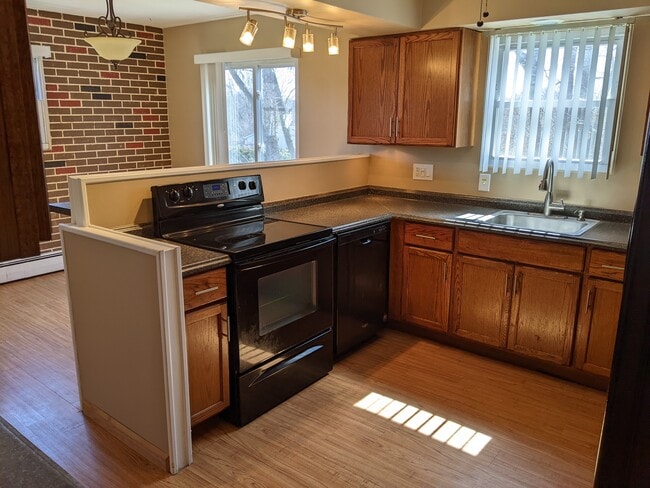 Building Photo - 907 Hooper Rd