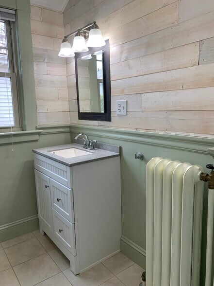 modern bathroom - 13 Jonathan St