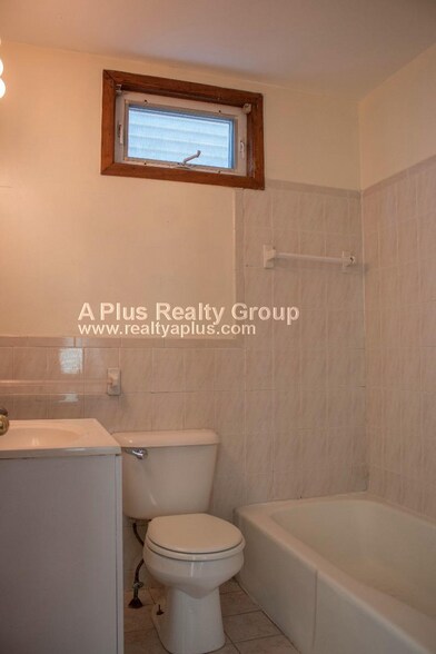 Building Photo - 336 Centre St