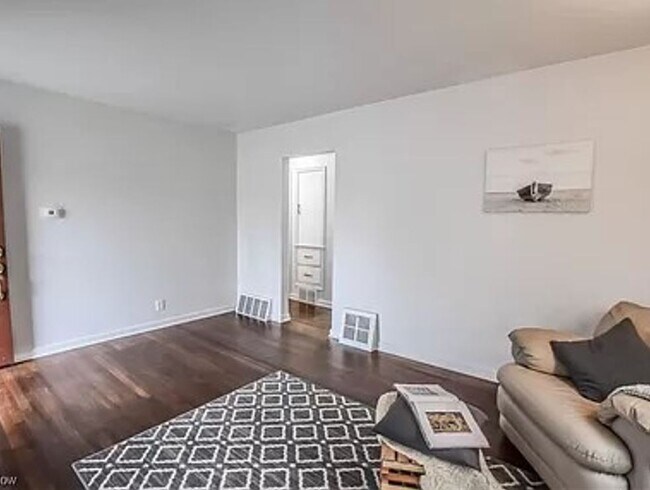 Building Photo - 1774 Hillside Ter