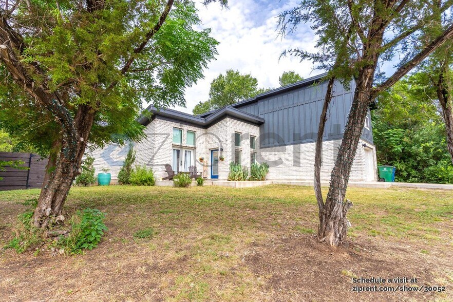 Building Photo - 11106 Lakeside Dr