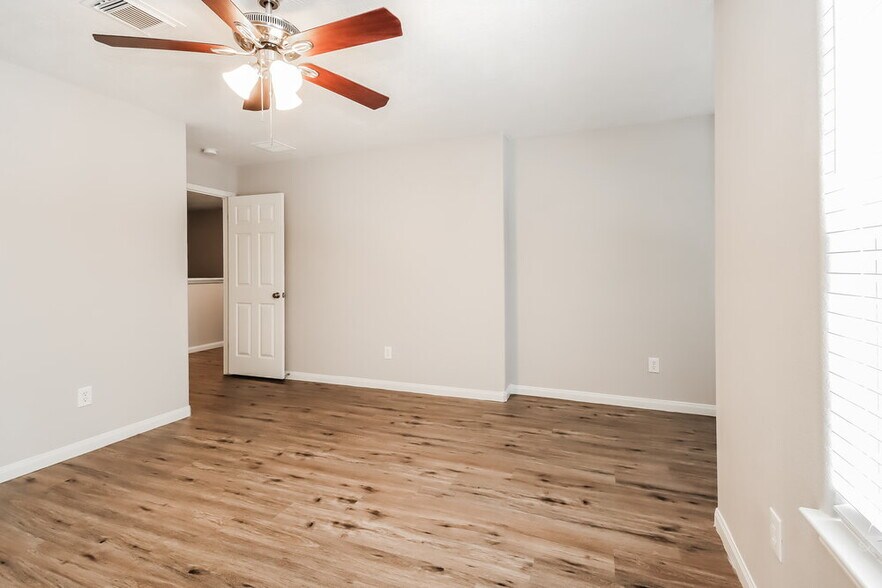 Building Photo - 21619 Kingston Terrace Ln