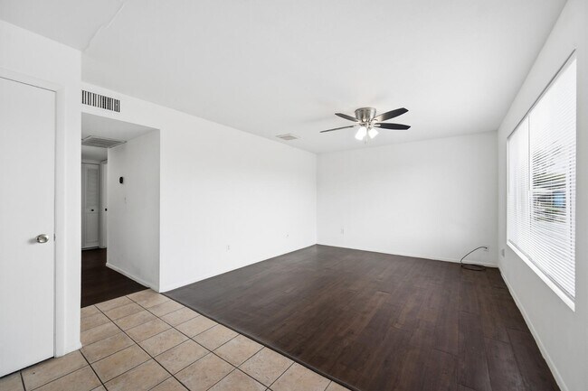 Building Photo - 204 E Duke Dr