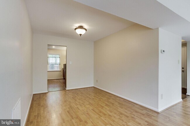 Building Photo - 2937 Village Spring Ln
