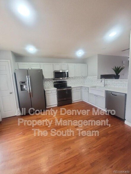 Building Photo - 4365 W Kenyon Ave