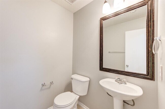 Building Photo - 15002 Sunset Bay Ct