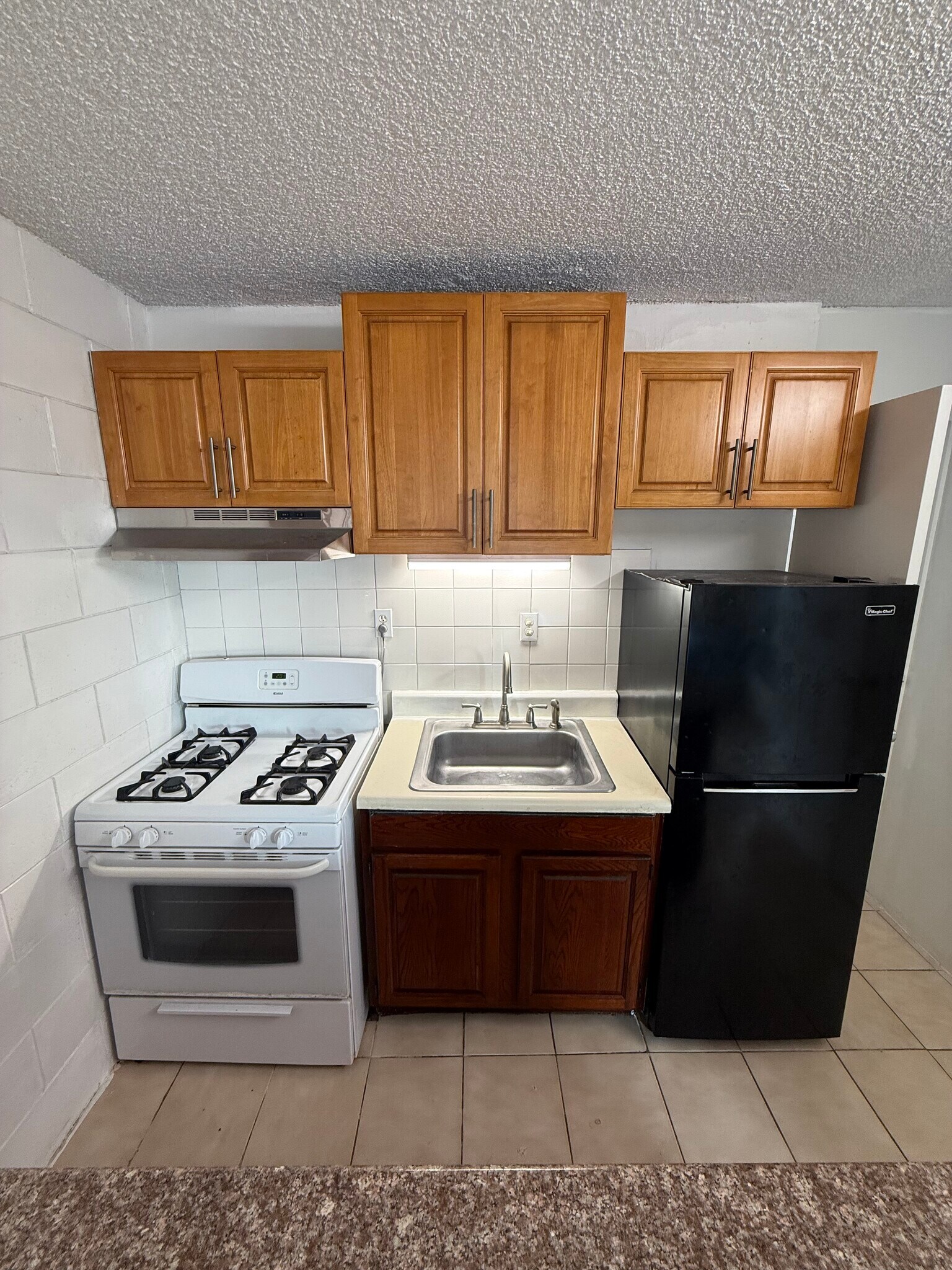 Building Photo - 2509 Ala Wai Blvd