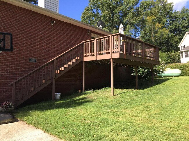 Building Photo - 603 Canterbury Trail