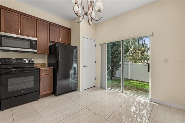 Building Photo - 2018 Royal Vista Ct