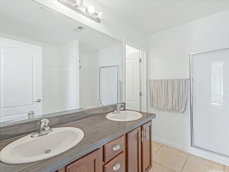 Building Photo - 114 E Bella Monte Dr
