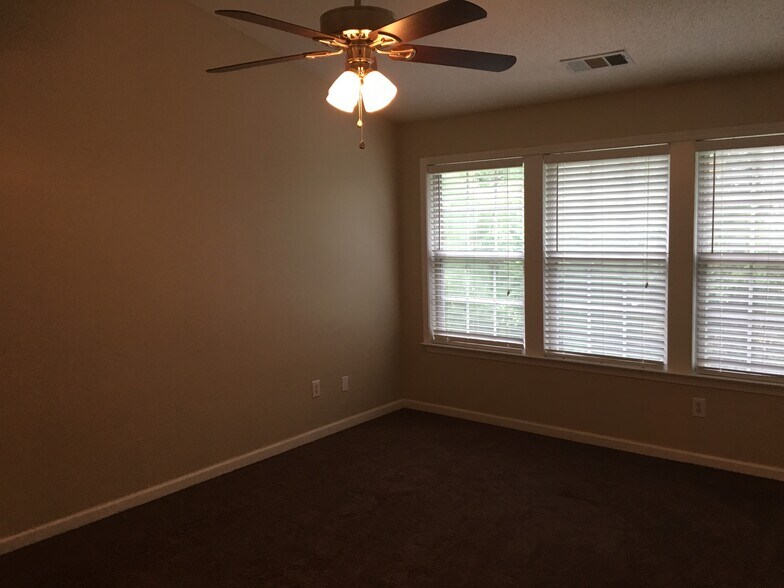 Building Photo - 1671 Heyford Cir NW