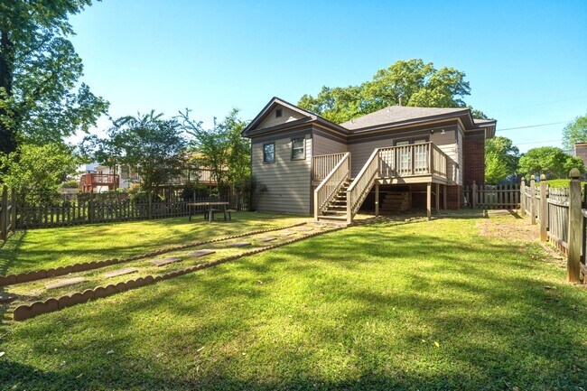 Building Photo - 506 Mellview Ave SW