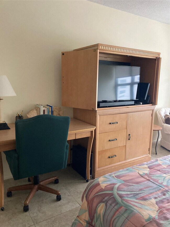 Building Photo - 4010 Galt Ocean Dr