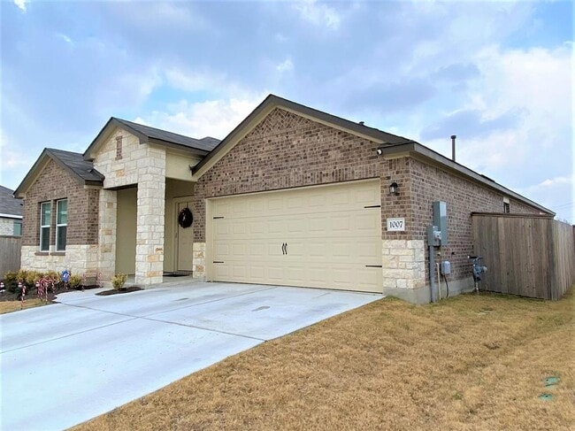 Building Photo - 1007 Wolseley Cv