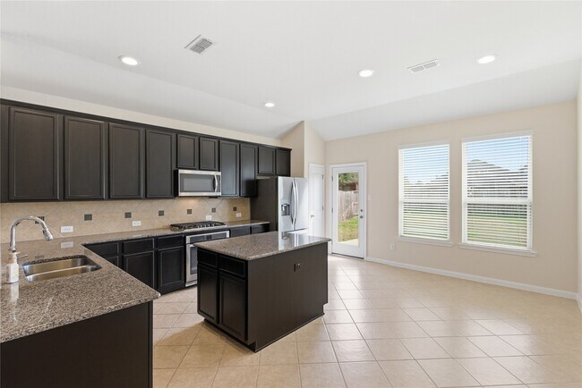 Building Photo - 3418 Delta Dr